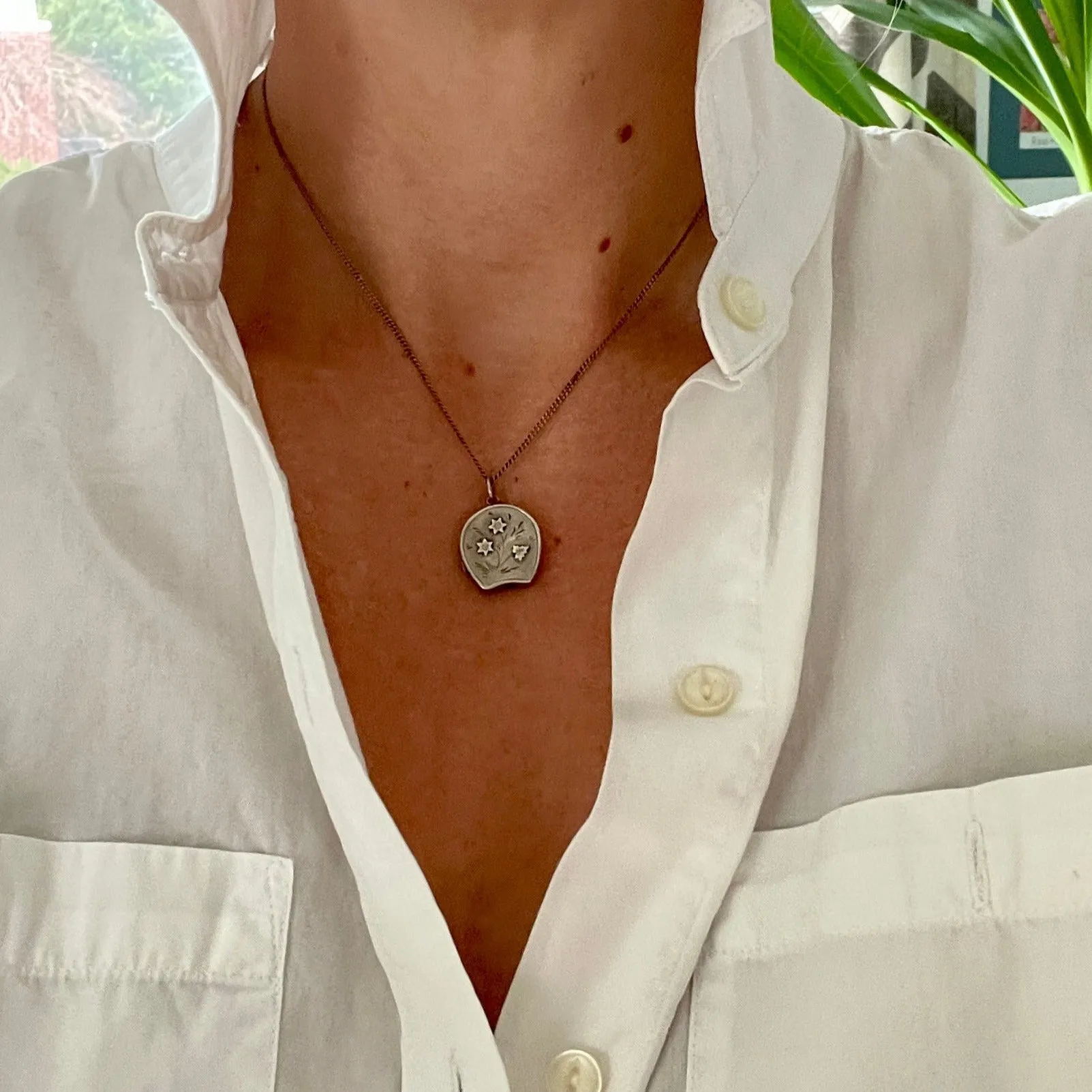 1901 English Sterling Silver Star Flower Locket