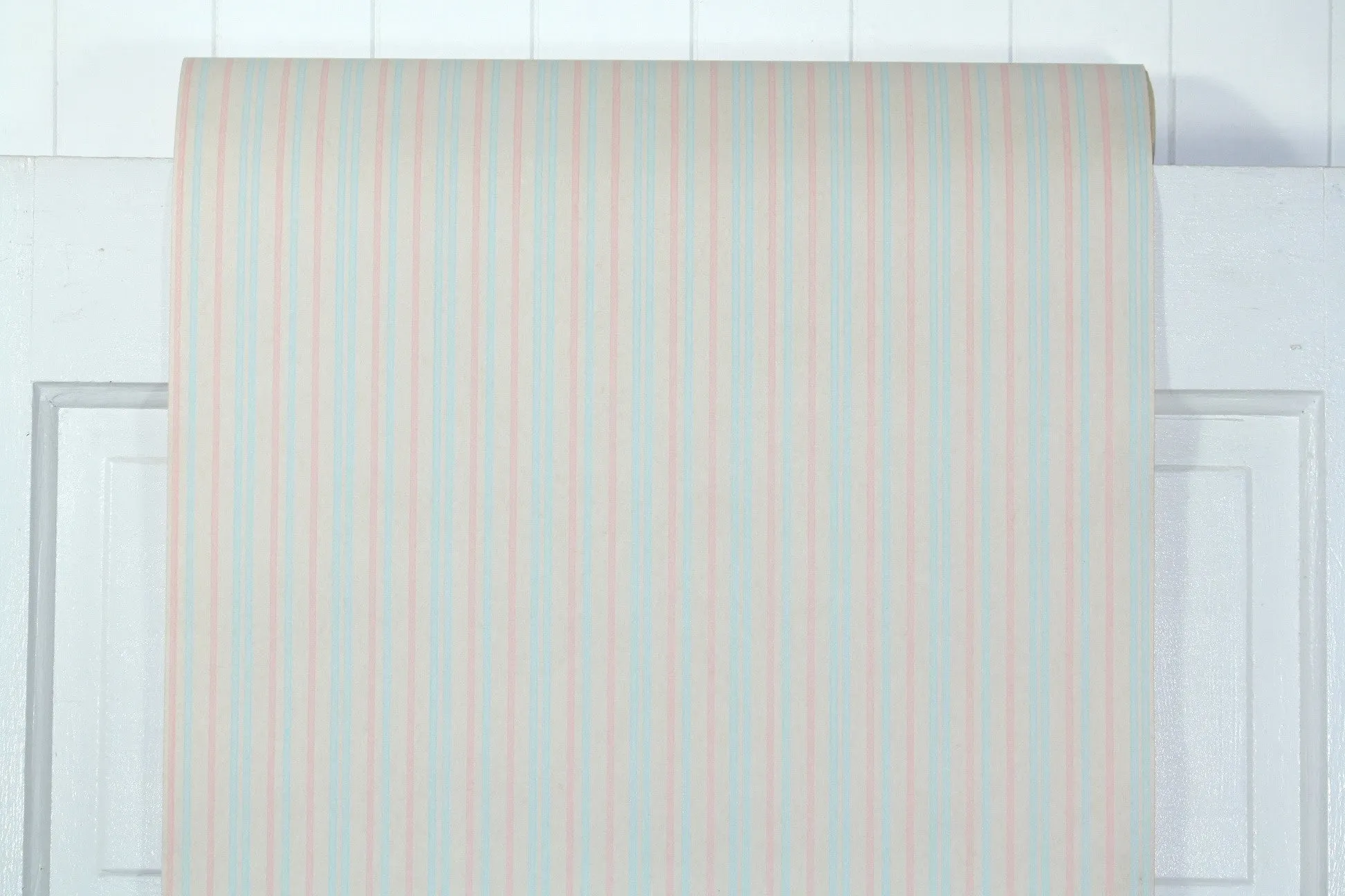 1960s Stripe Vintage Wallpaper