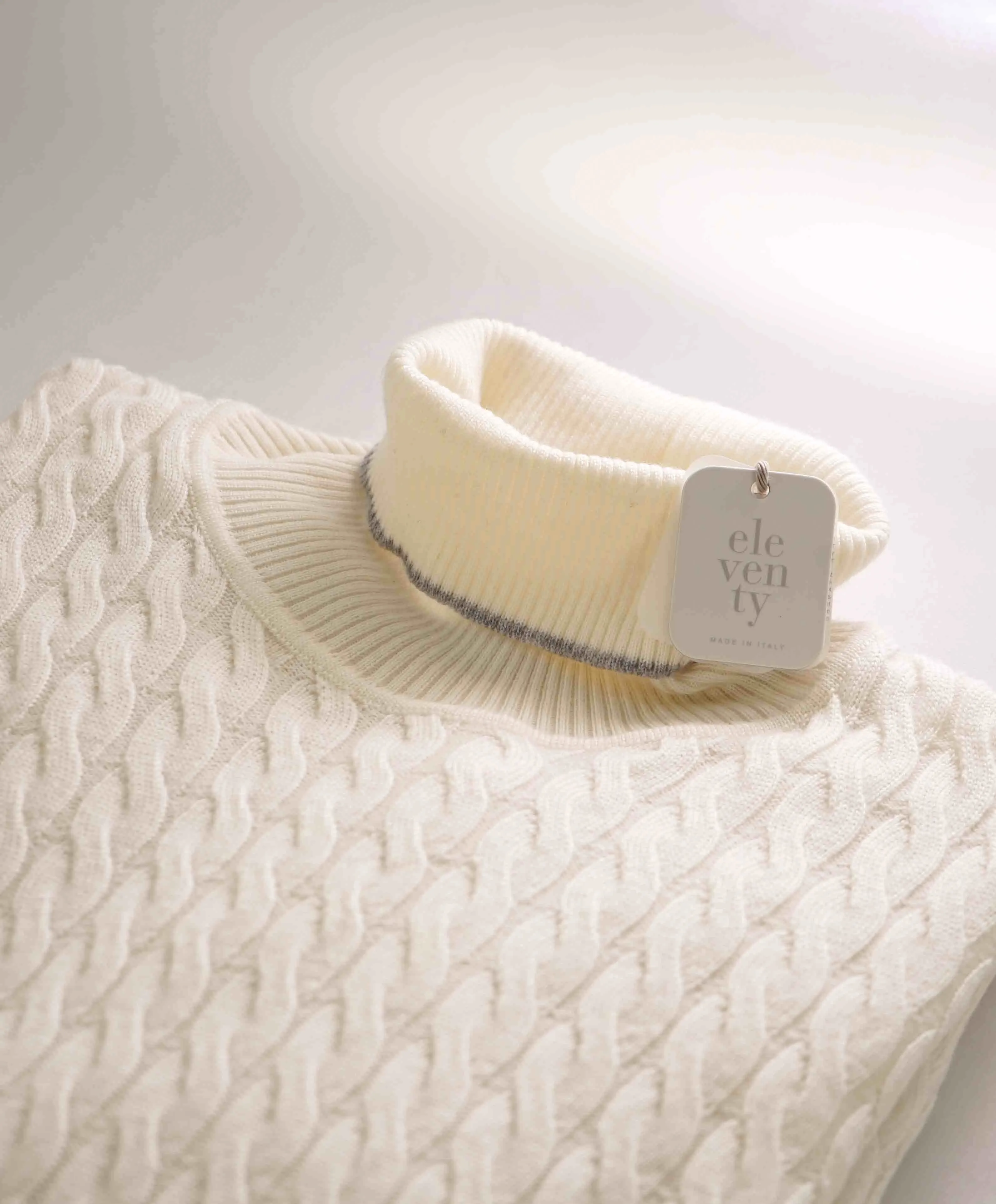 $745 ELEVENTY - Ivory Cable Knit *PLATINUM* Wool Turtleneck Sweater - M