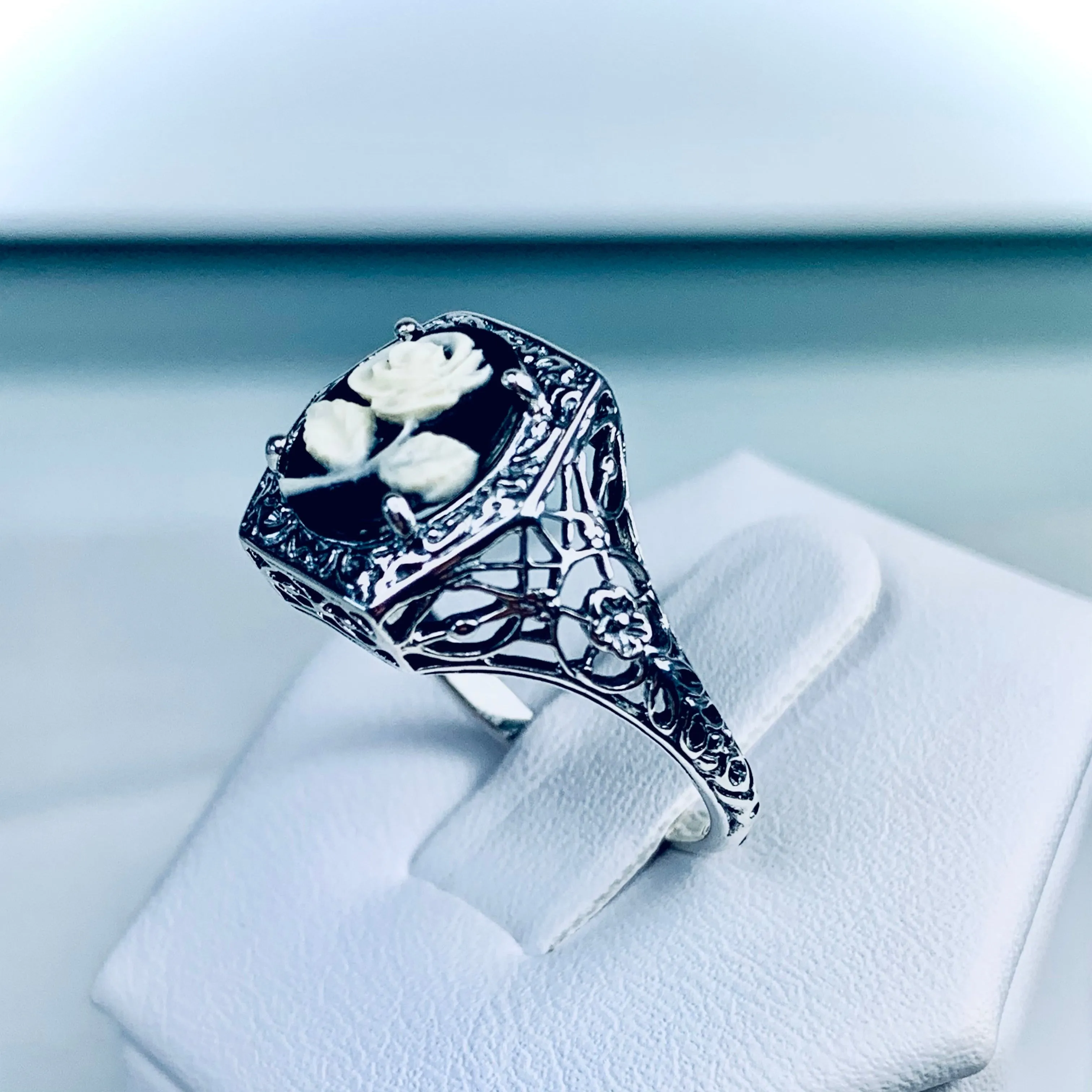 Cameo Ring, Black & White Rose Cameo, Sterling Silver Filigree D417