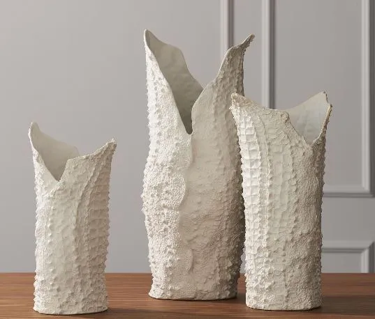 Crocodile Vase, Matte White - Global Views