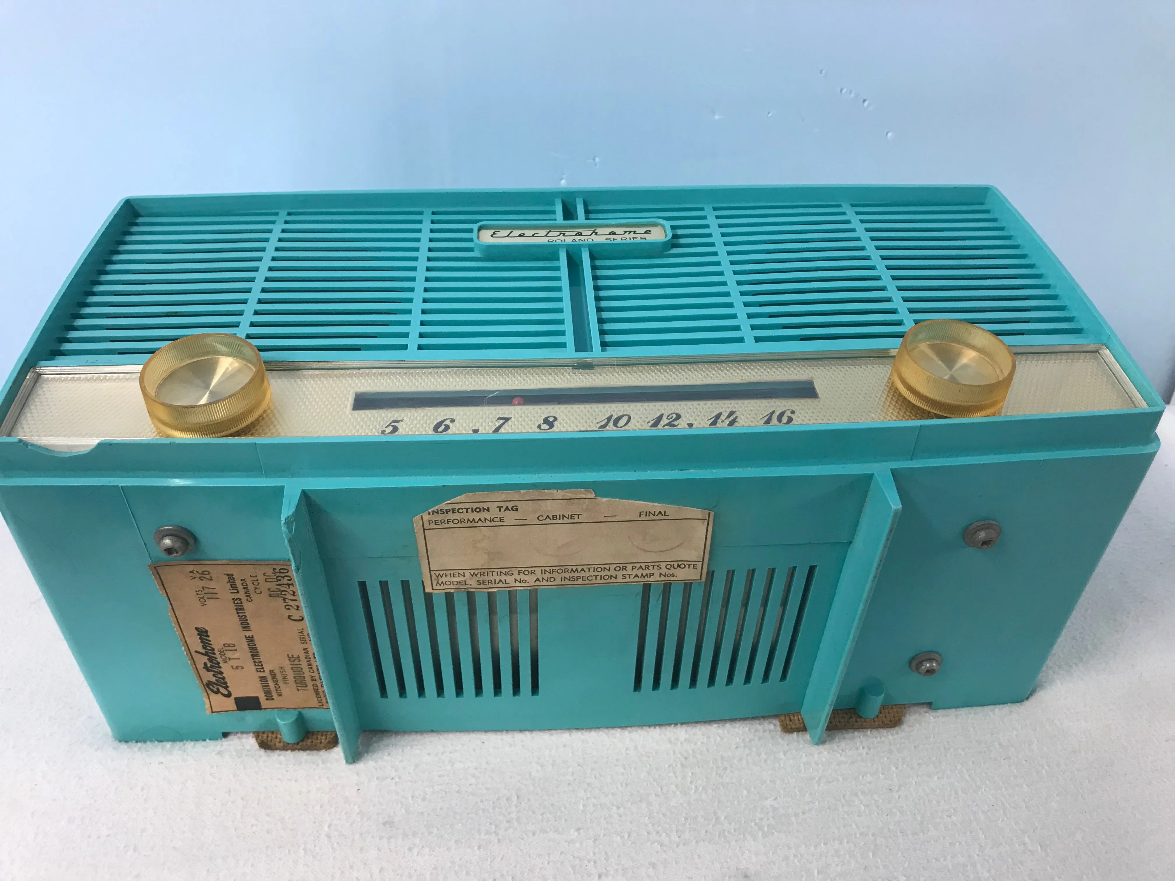 Electrohome Roland Series 5T-18 Tube Radio With Bluetooth input.