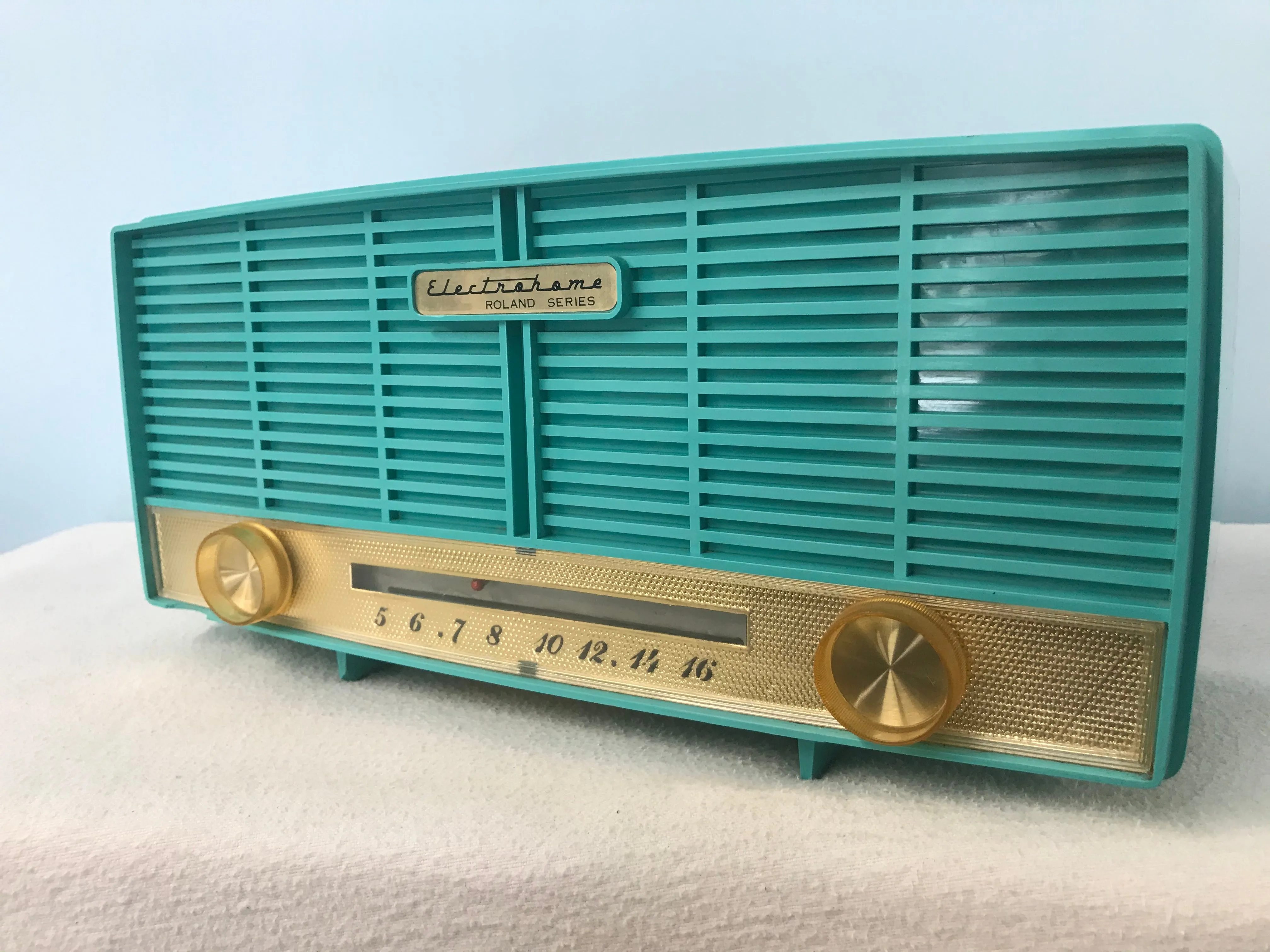 Electrohome Roland Series 5T-18 Tube Radio With Bluetooth input.