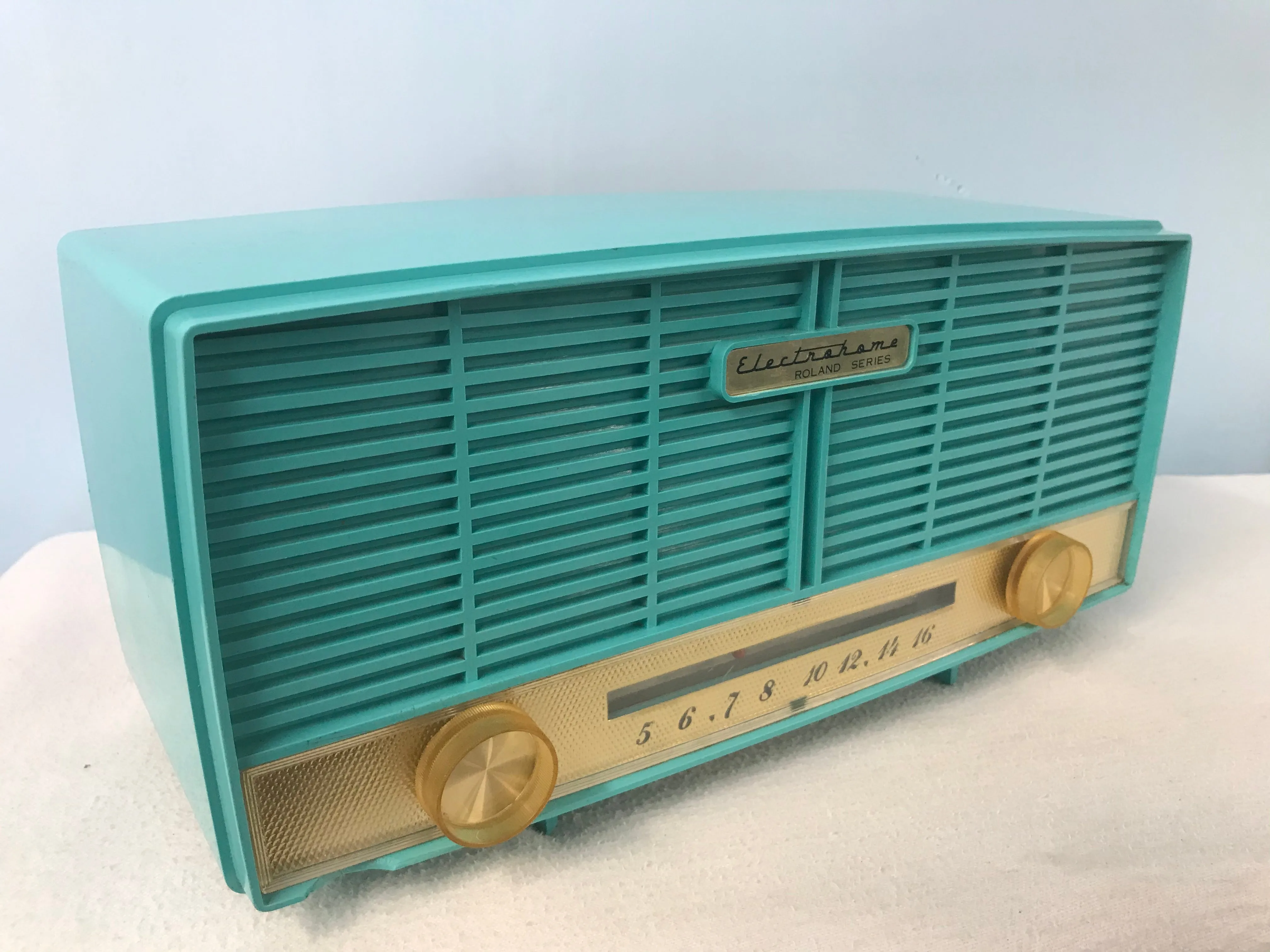 Electrohome Roland Series 5T-18 Tube Radio With Bluetooth input.
