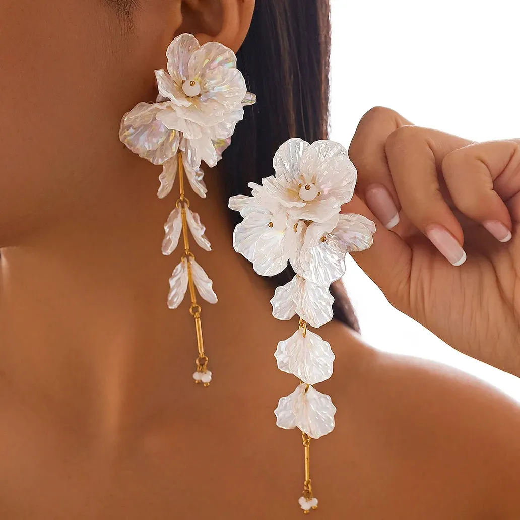 Elegant White Petal Flower Drop Earrings – Kpop Aesthetic Bridal Jewelry for Women