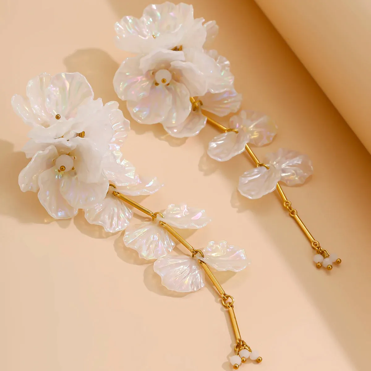 Elegant White Petal Flower Drop Earrings – Kpop Aesthetic Bridal Jewelry for Women