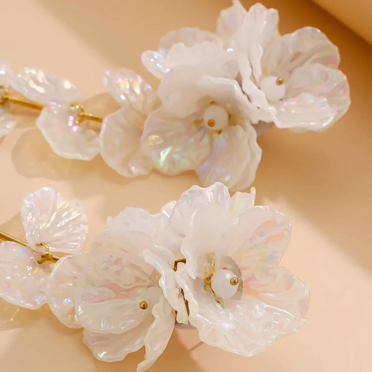 Elegant White Petal Flower Drop Earrings – Kpop Aesthetic Bridal Jewelry for Women