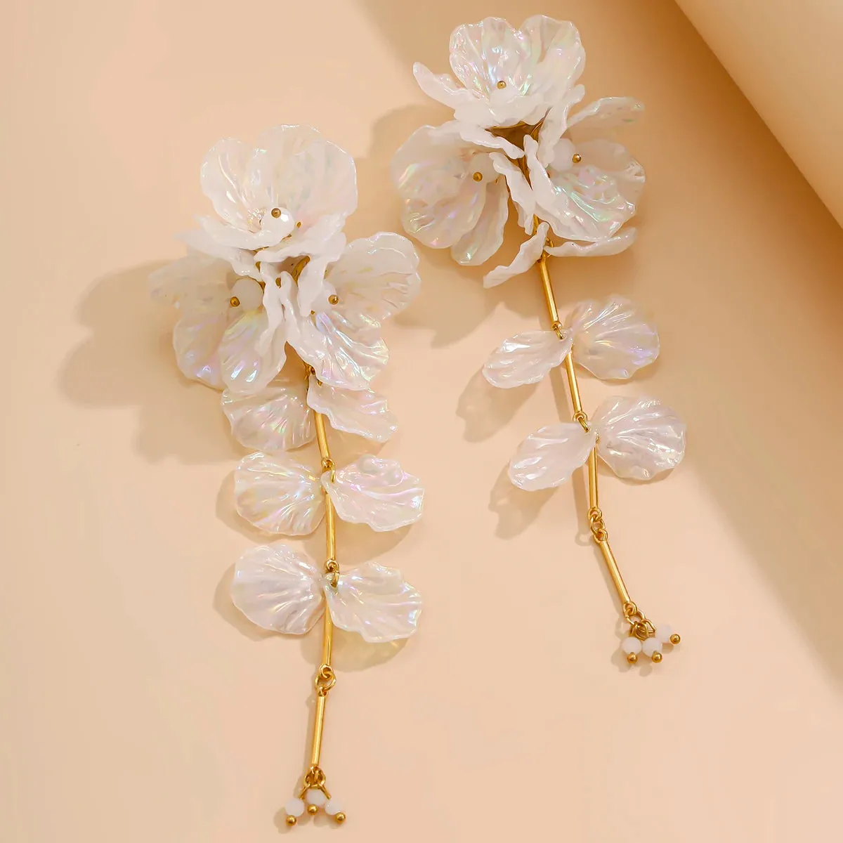 Elegant White Petal Flower Drop Earrings – Kpop Aesthetic Bridal Jewelry for Women