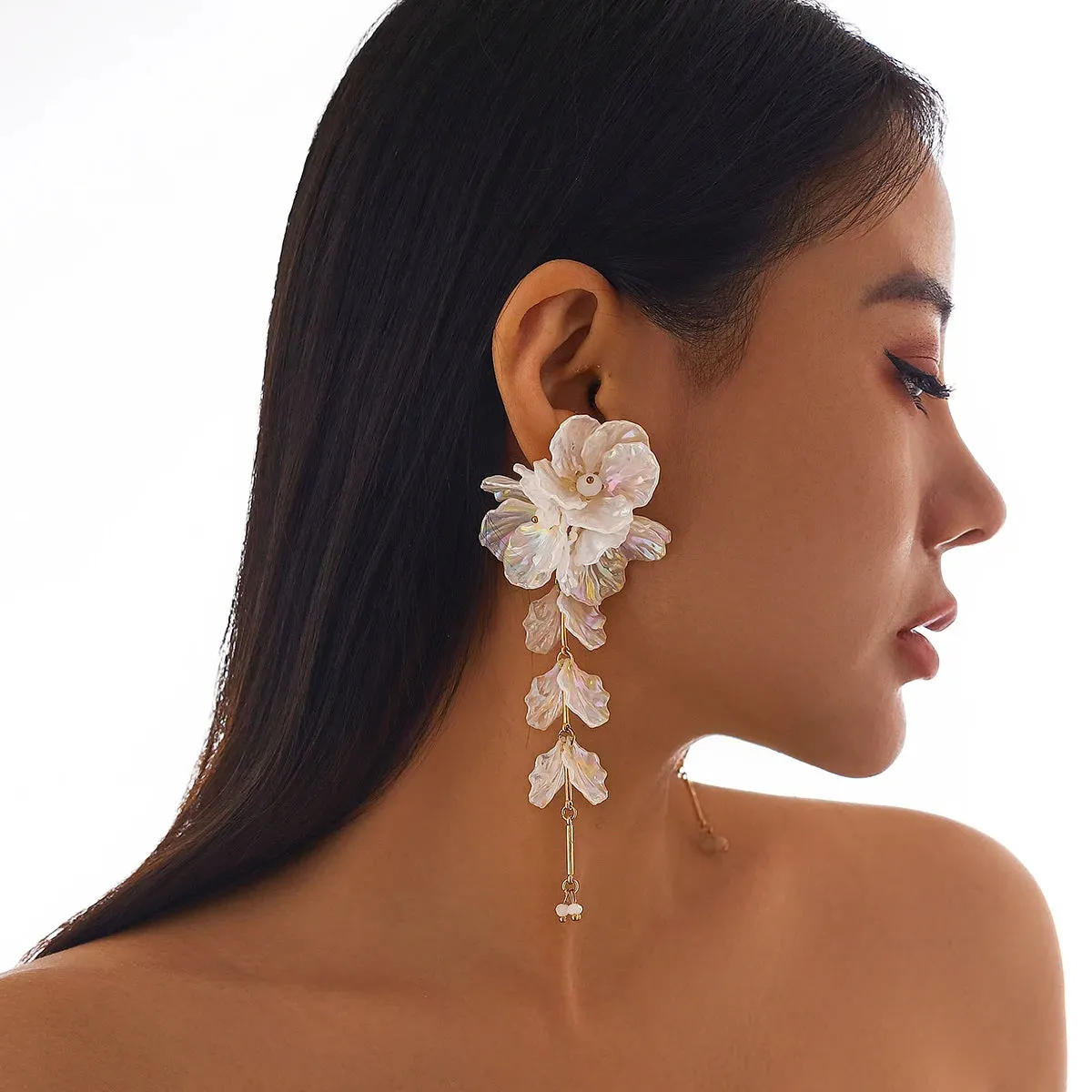 Elegant White Petal Flower Drop Earrings – Kpop Aesthetic Bridal Jewelry for Women
