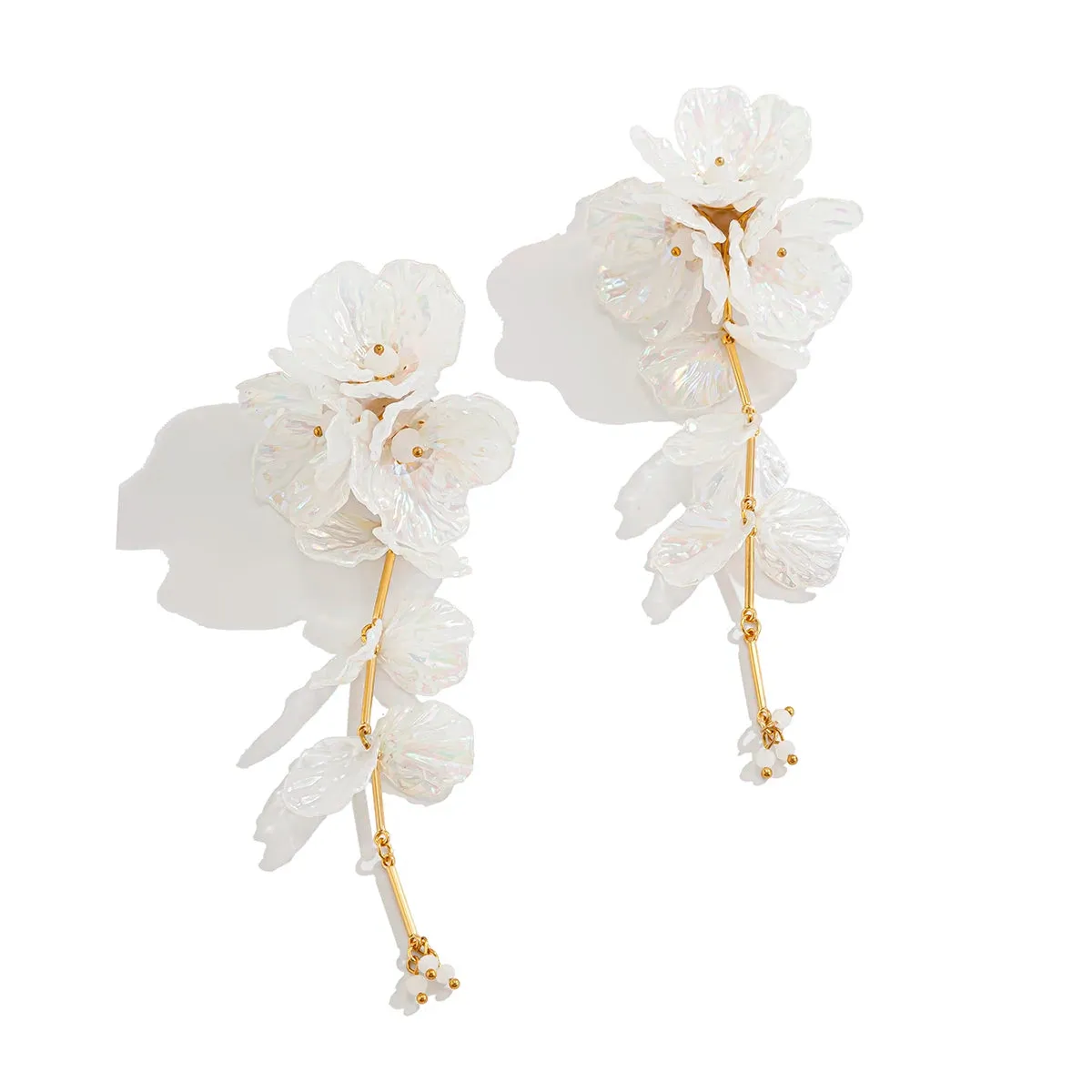 Elegant White Petal Flower Drop Earrings – Kpop Aesthetic Bridal Jewelry for Women