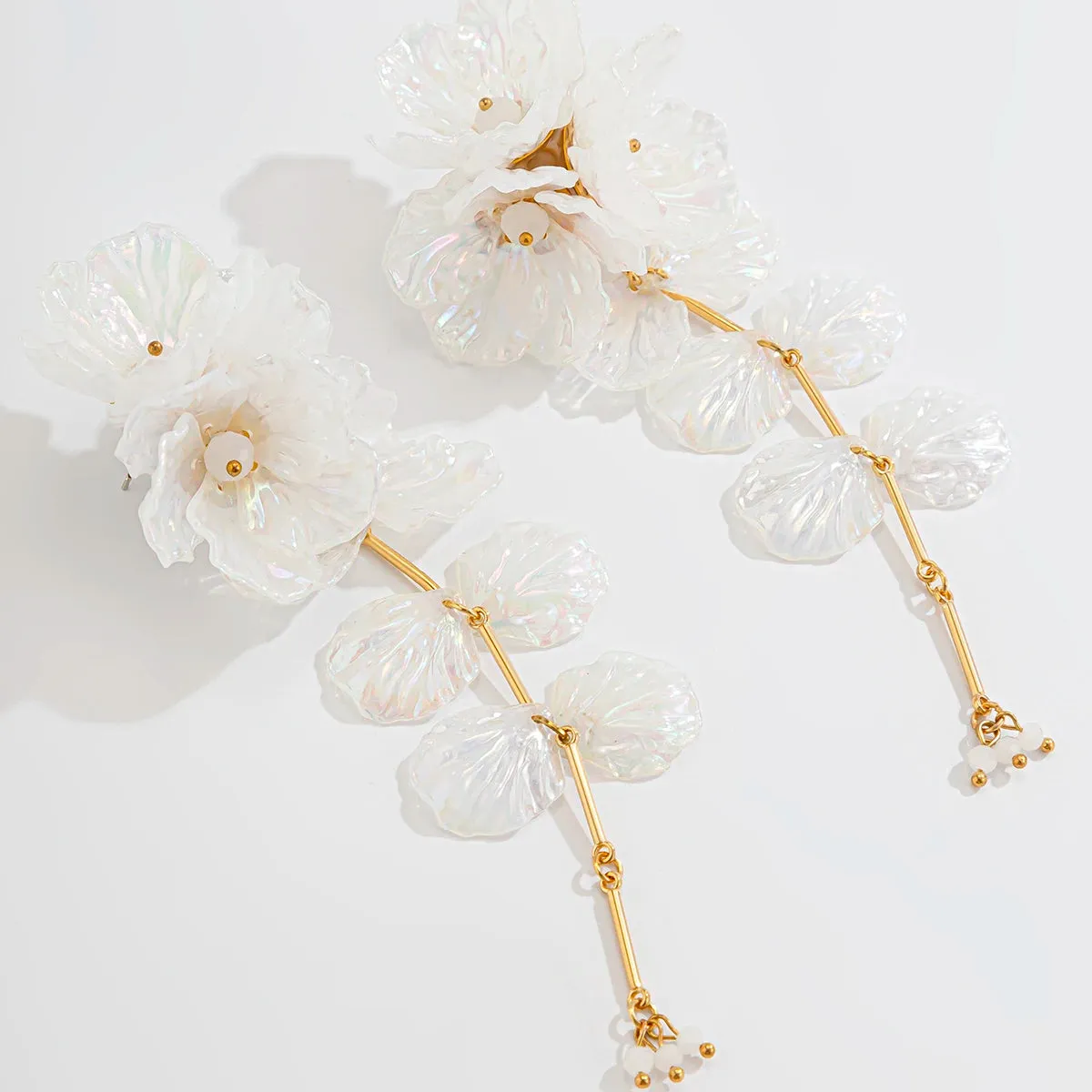 Elegant White Petal Flower Drop Earrings – Kpop Aesthetic Bridal Jewelry for Women
