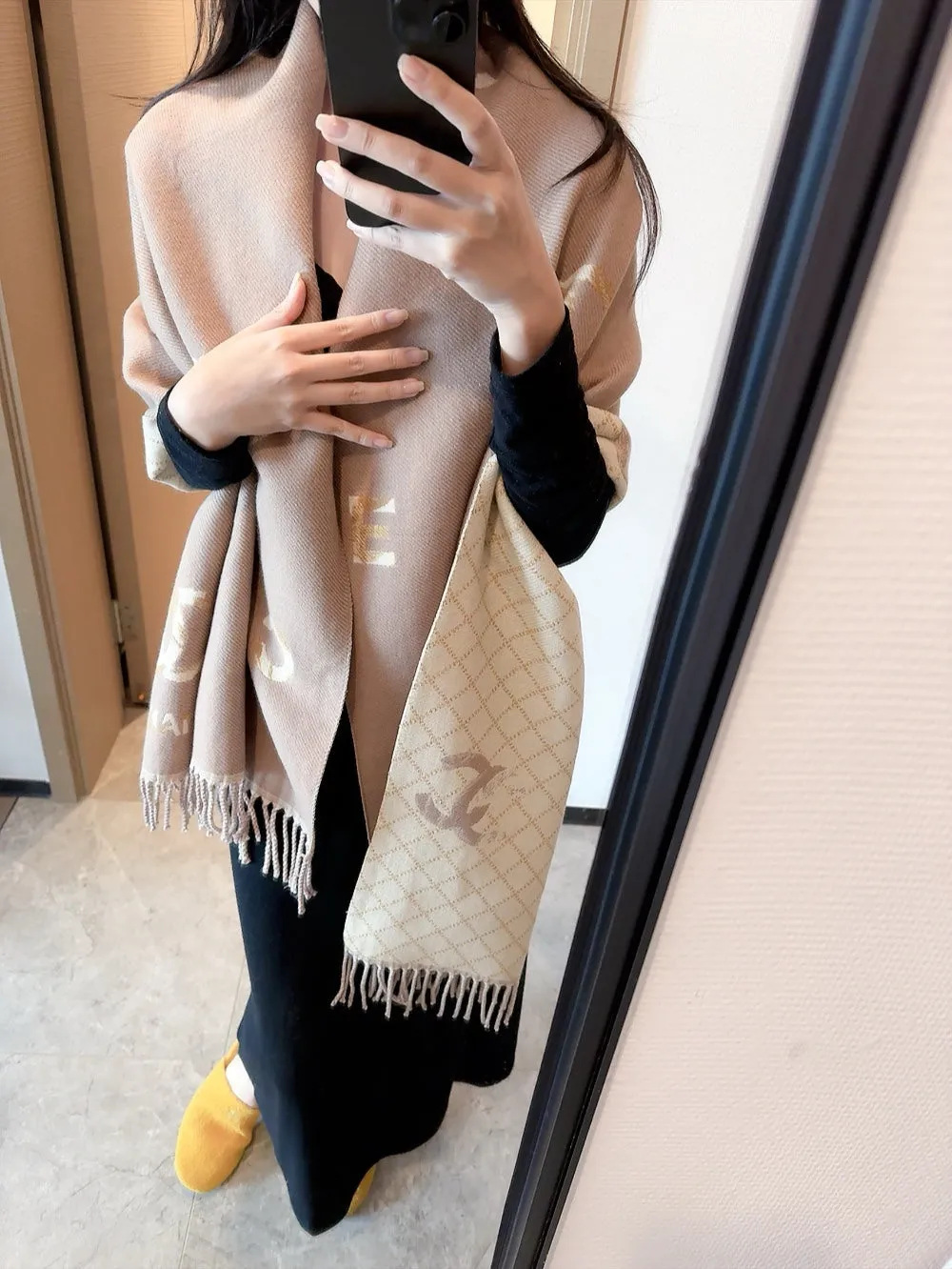 fashion CC letters double-sided two-color scarf