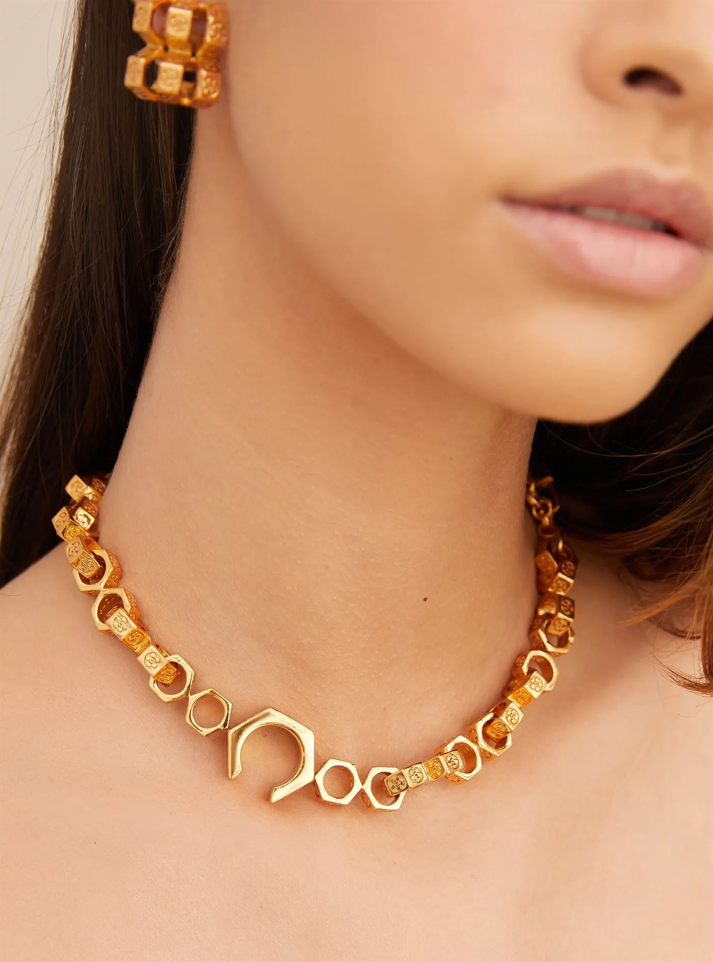 Outhouse   I   Oh Poppi Pearl River Bolt Link Necklace Brass, Gold Accessories OHAW21NE071