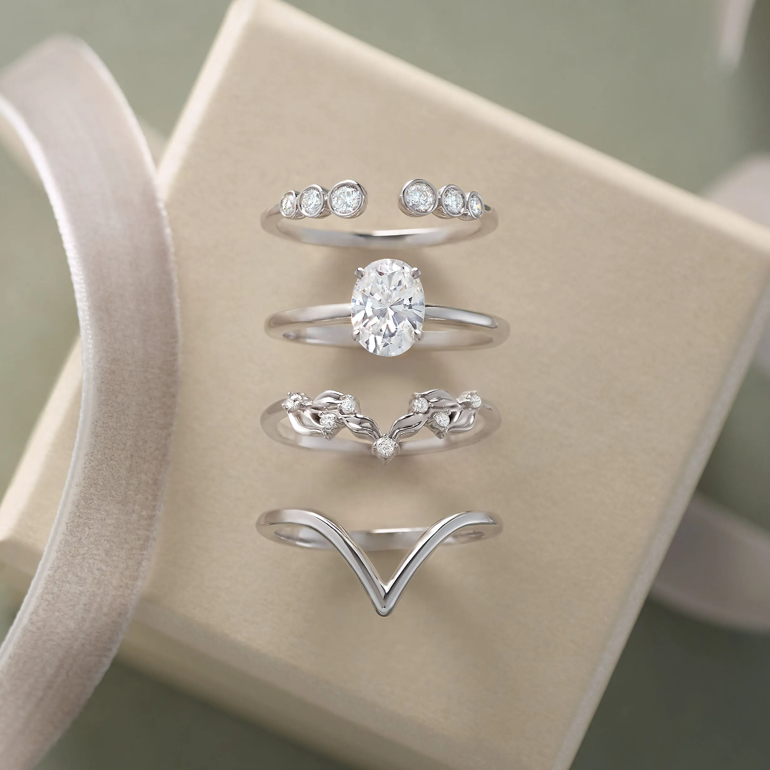 Round Diamond Curved Contour Band