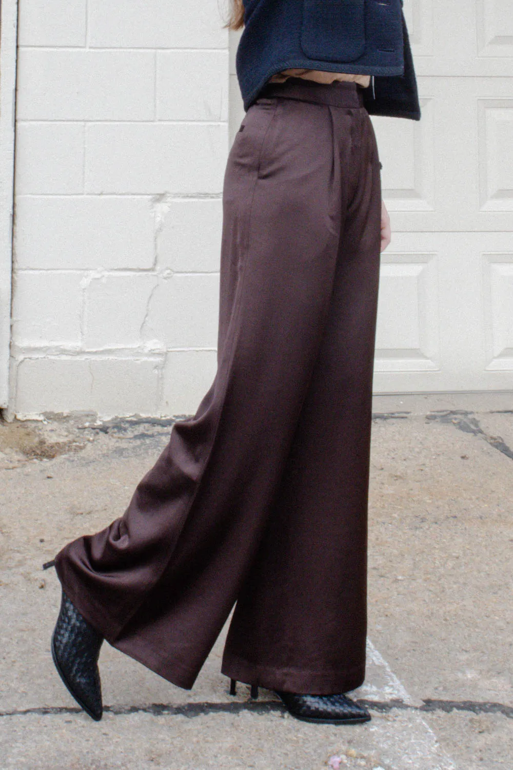 Saint Art New York - Neve Mid-Waisted Wideleg Pant (Chestnut)