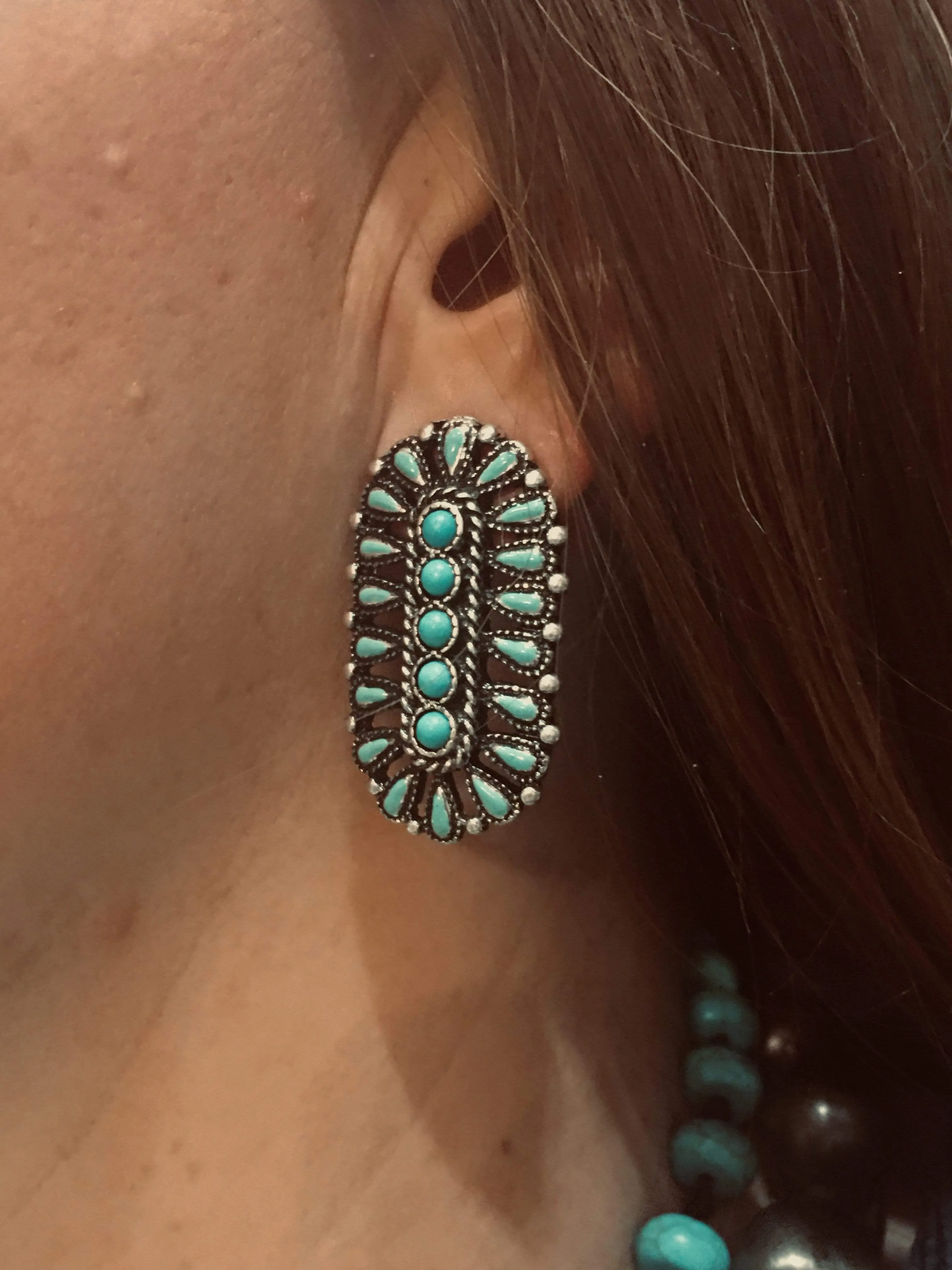 Sandy Oval Cluster Fashion Earring