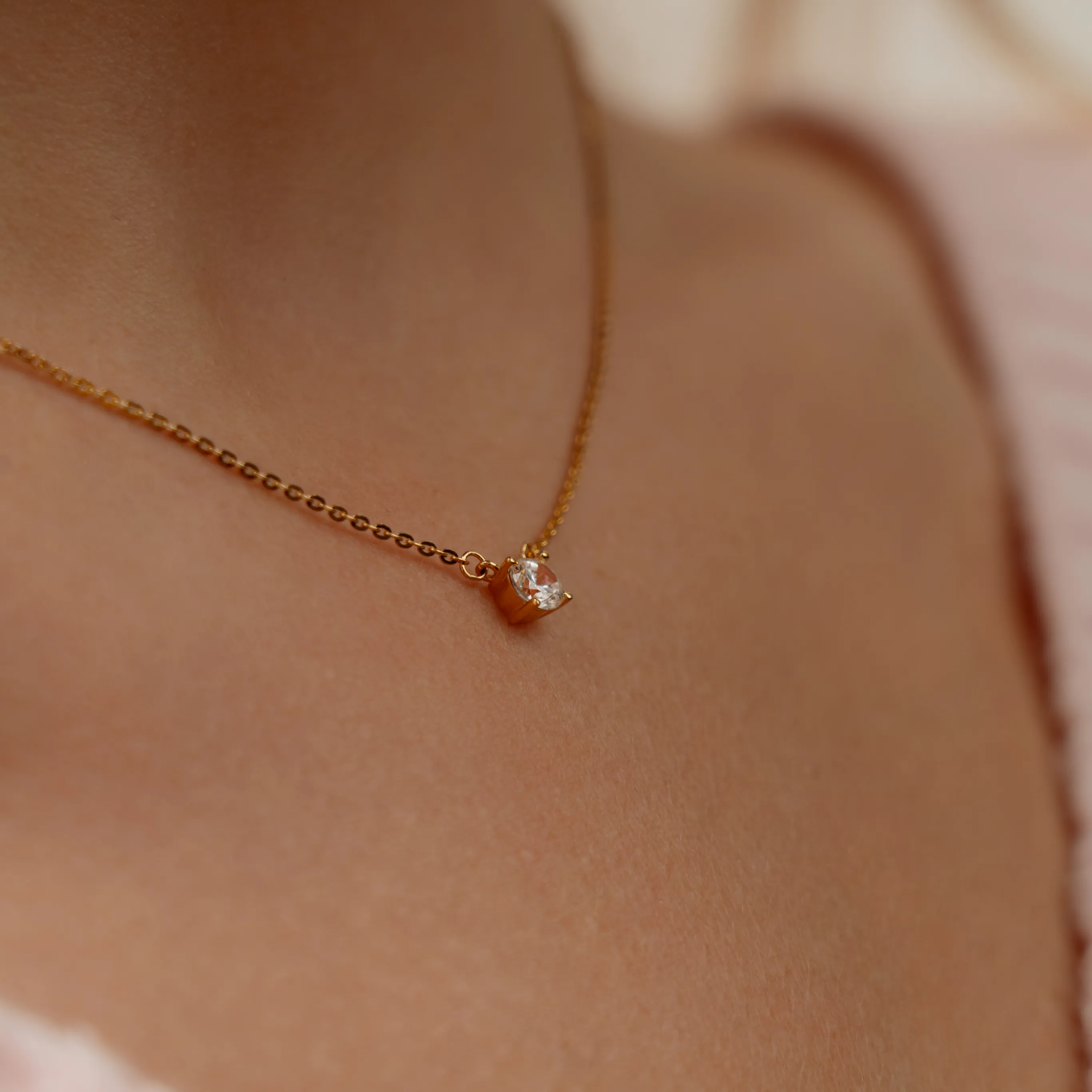 SINGLE STONE NECKLACE