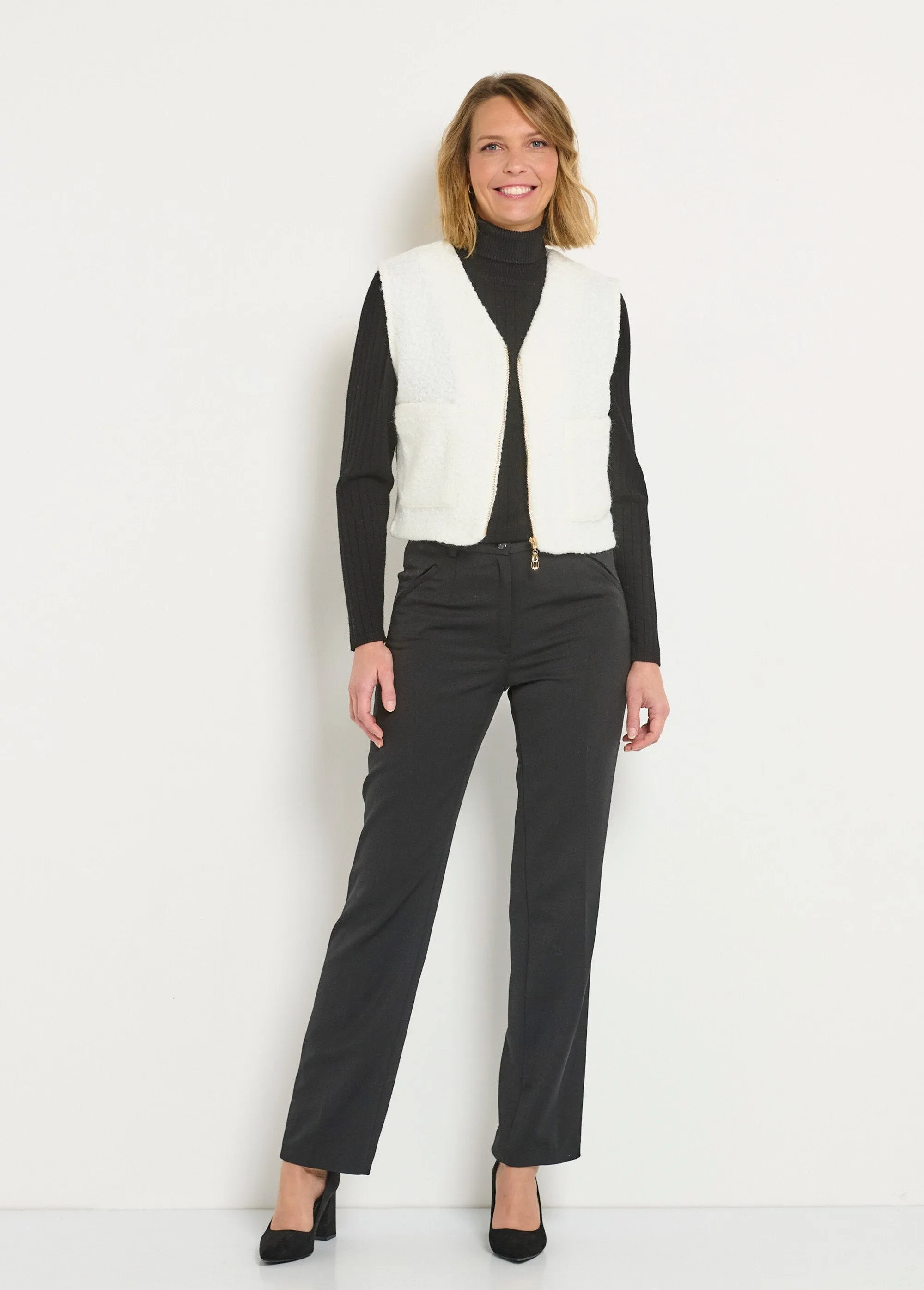 Sleeveless zipped vest with a woolly feel