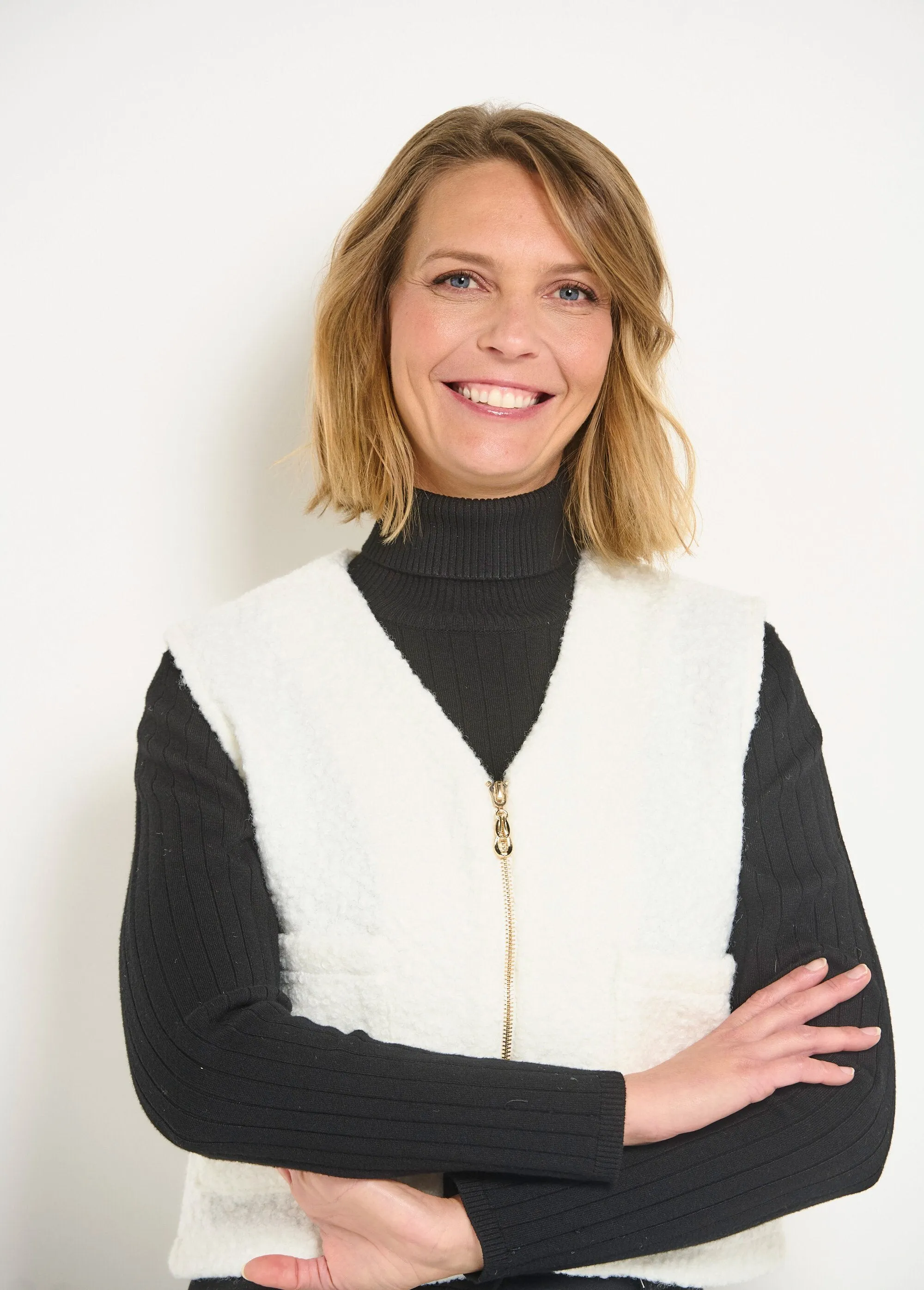 Sleeveless zipped vest with a woolly feel