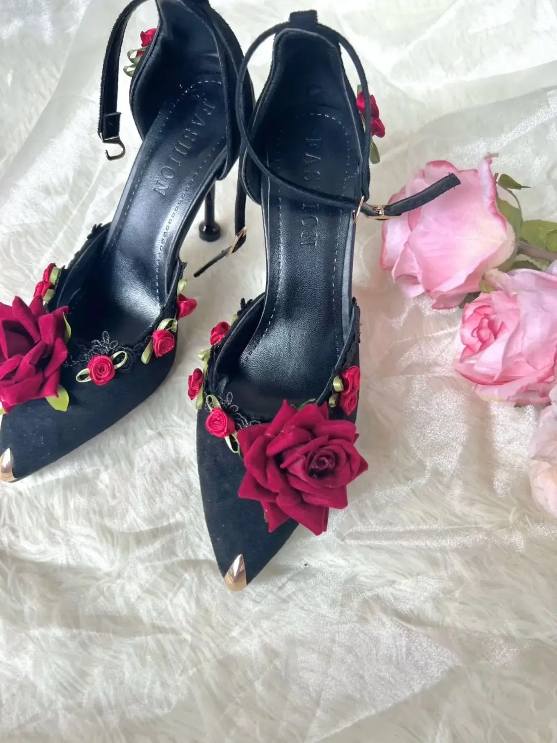 VougeVamp Elegant Gothic Lolita Heeled Shoes – Black & Red Pointed Toe High Heels for Women