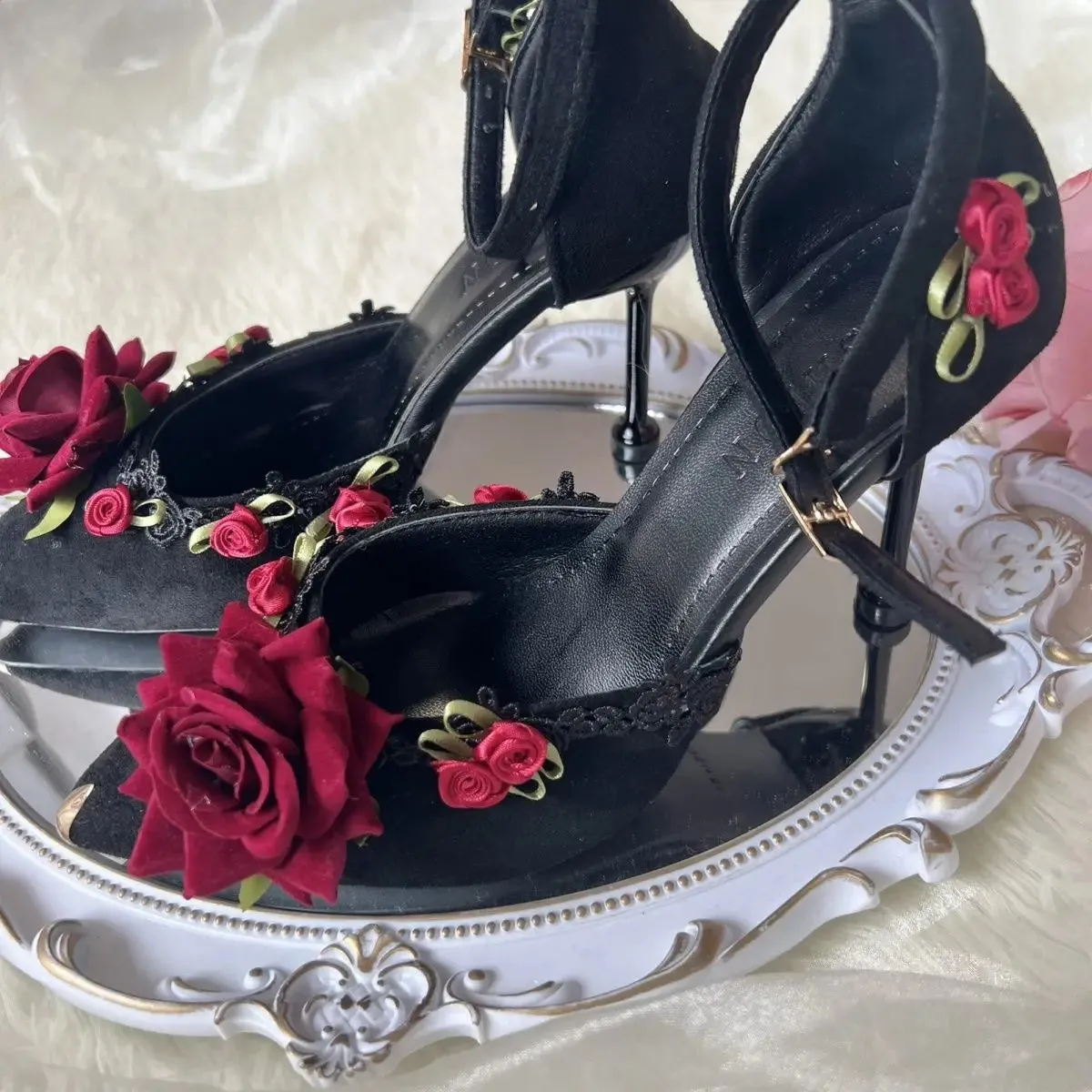 VougeVamp Elegant Gothic Lolita Heeled Shoes – Black & Red Pointed Toe High Heels for Women